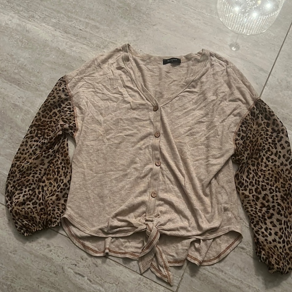 Botanique thermal button shirt sheer leopard sleeves with tie